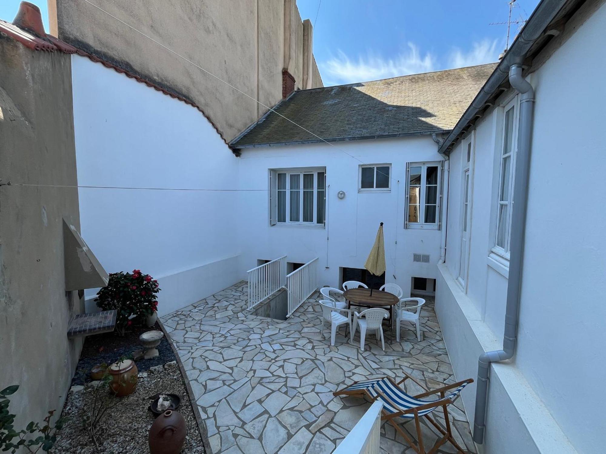 Maison 3 Ch, Cour Privee Et Wi-fi, Proche Et Commerces - Fr-1-92-949 *